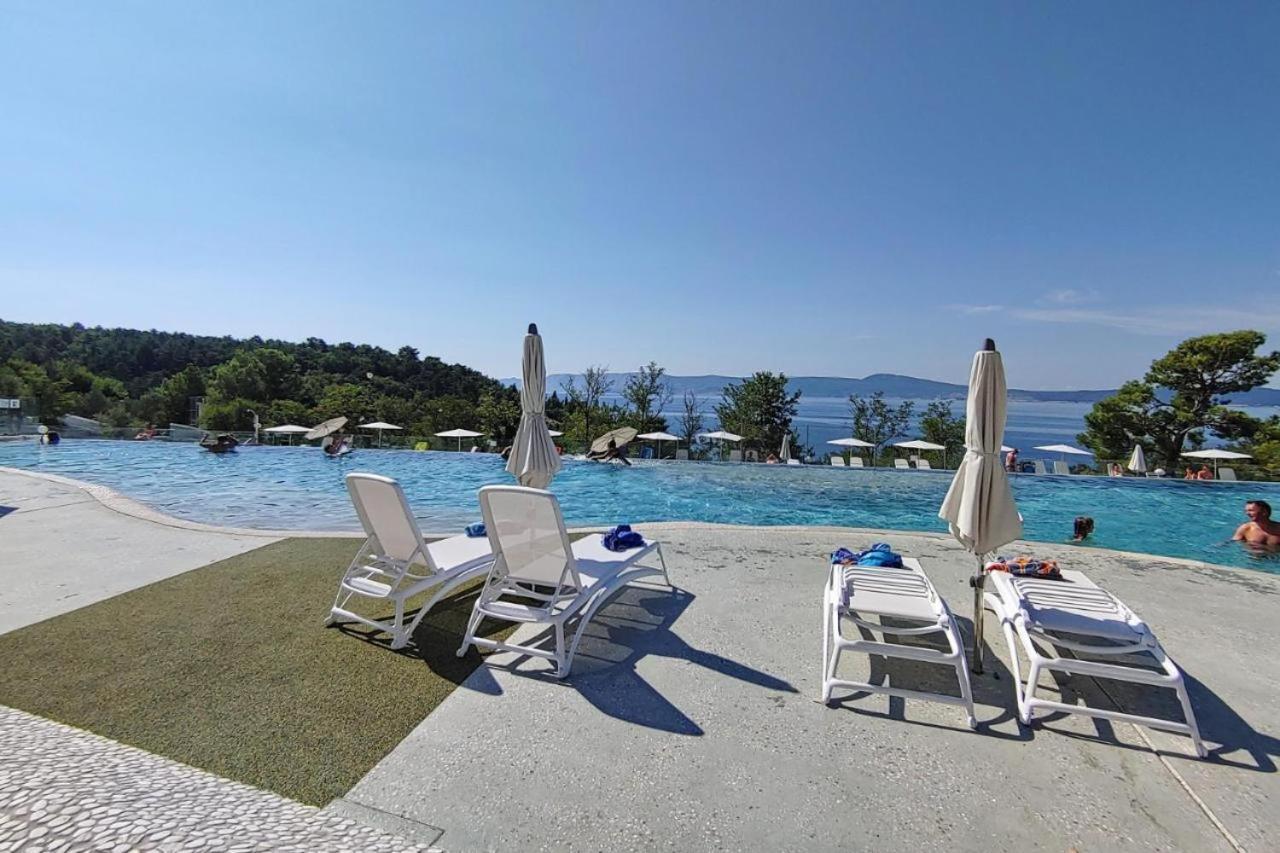 Sea House Pool & Jacuzzi - Privilege Point Camping & Villas Selce Bagian luar foto